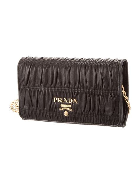 PRADA Nappa Gaufre Wallet On Chain 